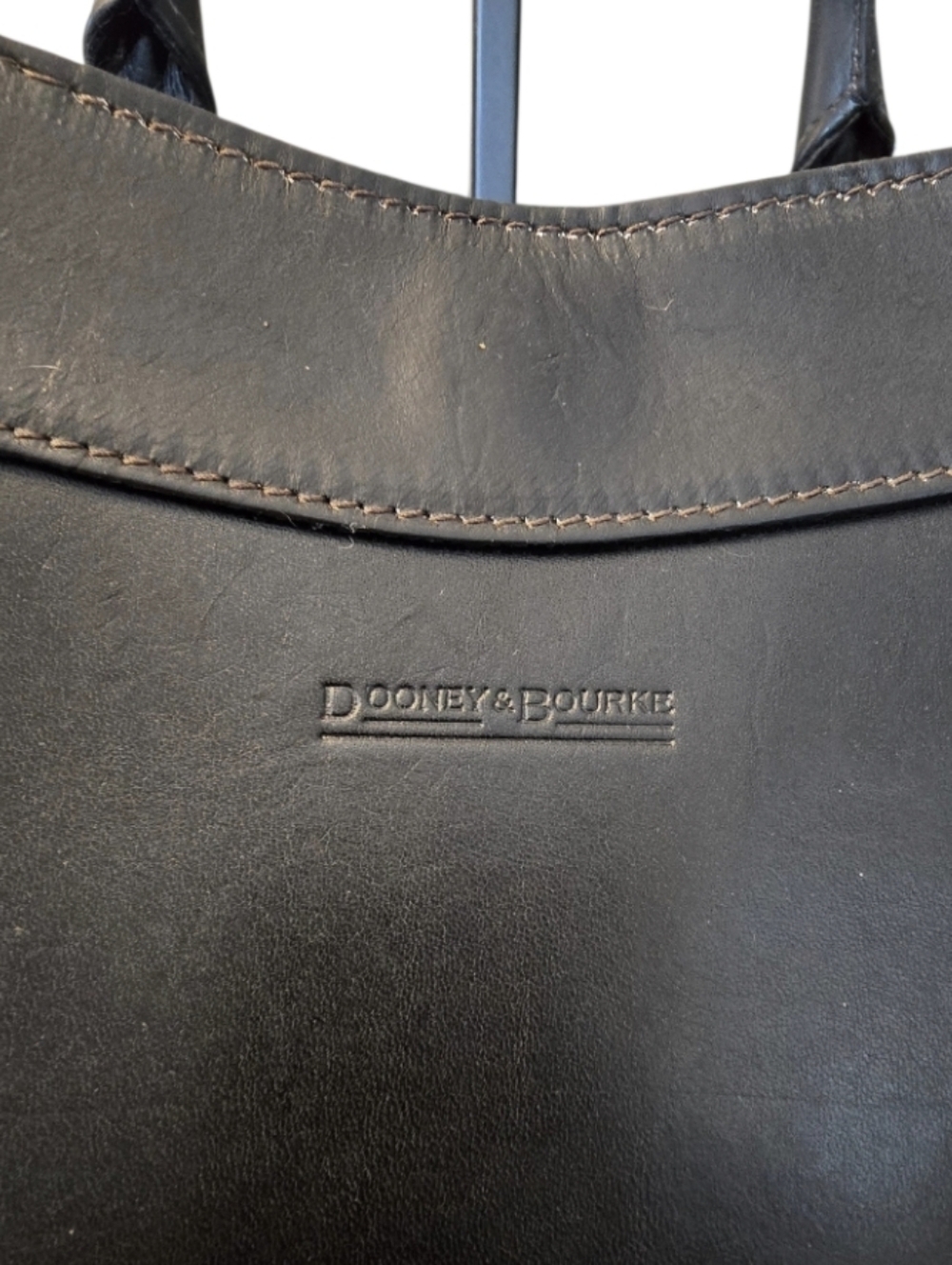 Dooney & Bourke Made In Italy Leather Crossbody/Tote In EUC - Picture 2 of 16
